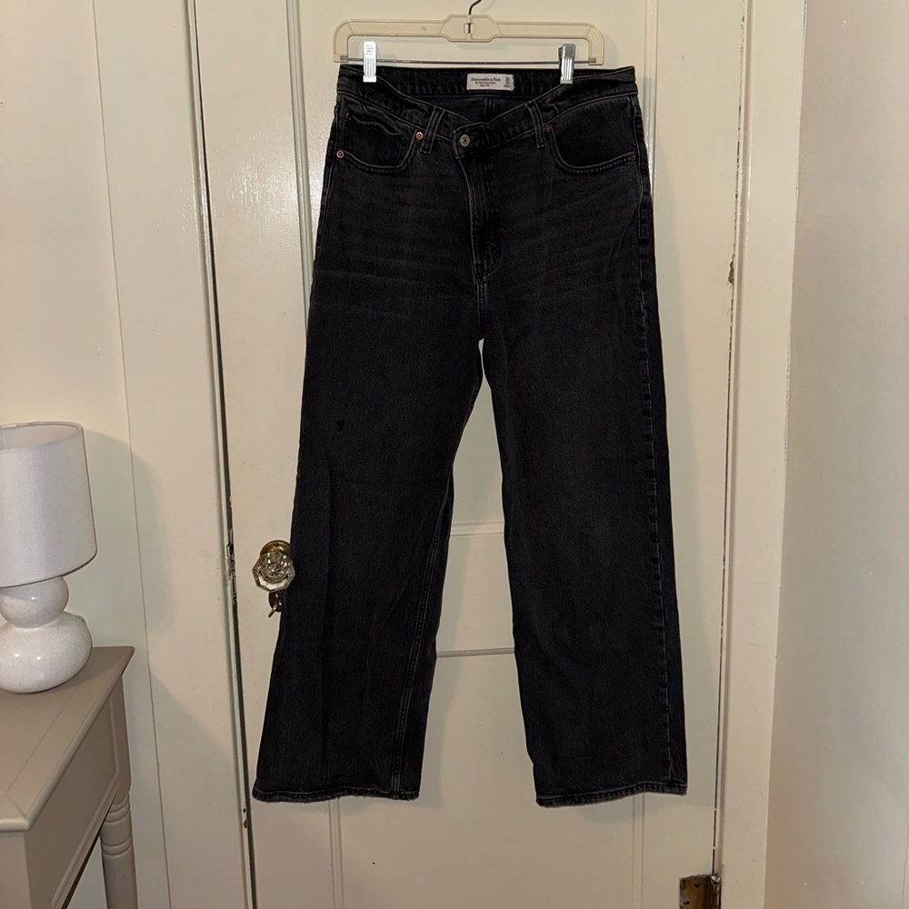 Abercrombie the 90’s high rise relaxed jeans size 30s